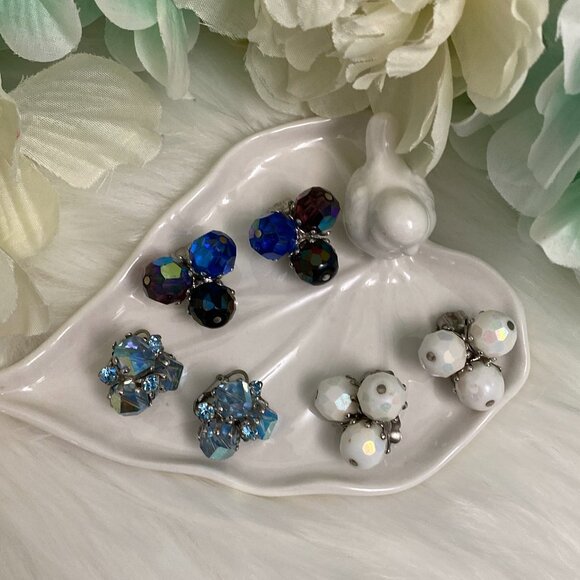 VOGUE TRIO VINTAGE BEADED CLIP EARRINGS - Picture 6 of 7